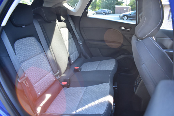 Renault Captur 1.0 TCe LIMITED CRUISE/NAVI/KEYLESS Renault Captur 1.0 TCe LIMITED CRUISE/NAVI/KEYLESS