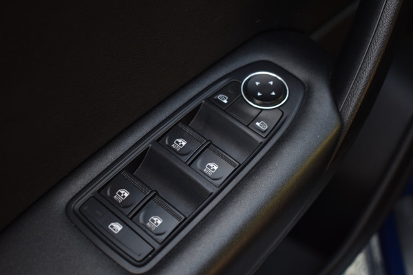 Renault Captur 1.0 TCe LIMITED CRUISE/NAVI/KEYLESS Renault Captur 1.0 TCe LIMITED CRUISE/NAVI/KEYLESS