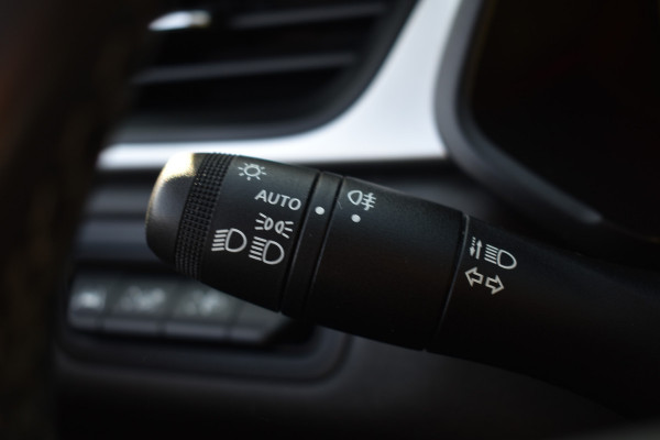 Renault Captur 1.0 TCe LIMITED CRUISE/NAVI/KEYLESS Renault Captur 1.0 TCe LIMITED CRUISE/NAVI/KEYLESS