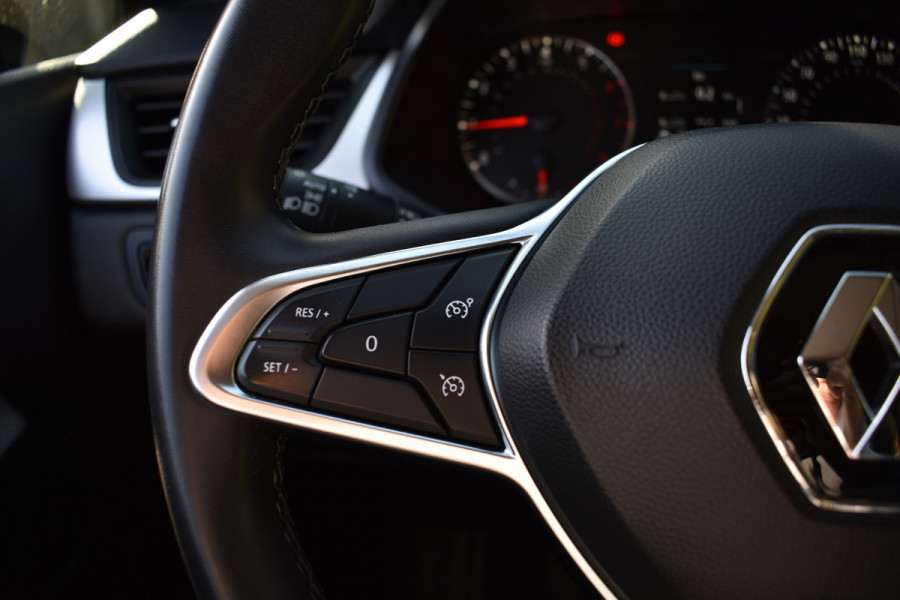 Renault Captur 1.0 TCe LIMITED CRUISE/NAVI/KEYLESS Renault Captur 1.0 TCe LIMITED CRUISE/NAVI/KEYLESS