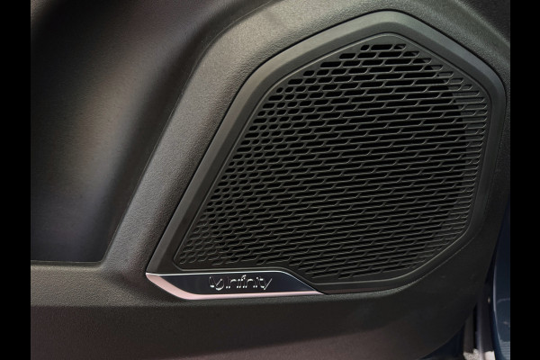 Lynk & Co 01 2025  / STUUR/STOEL VERW. 1.5 261 PK ZWARTE HEMEL 360CAM 4 JAAR GARANTIE PHEV Plug-in Hybrid More