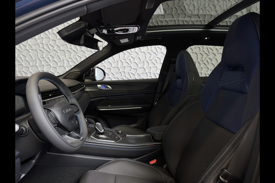 Lynk & Co 01 2025  / STUUR/STOEL VERW. 1.5 261 PK ZWARTE HEMEL 360CAM 4 JAAR GARANTIE PHEV Plug-in Hybrid More