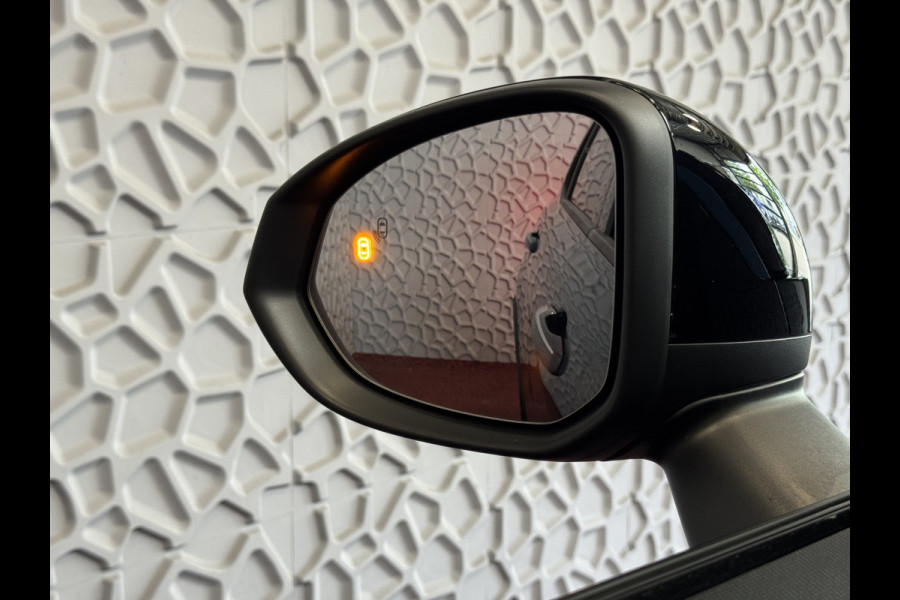 Lynk & Co 01 2025  / STUUR/STOEL VERW. 1.5 261 PK ZWARTE HEMEL 360CAM 4 JAAR GARANTIE PHEV Plug-in Hybrid More