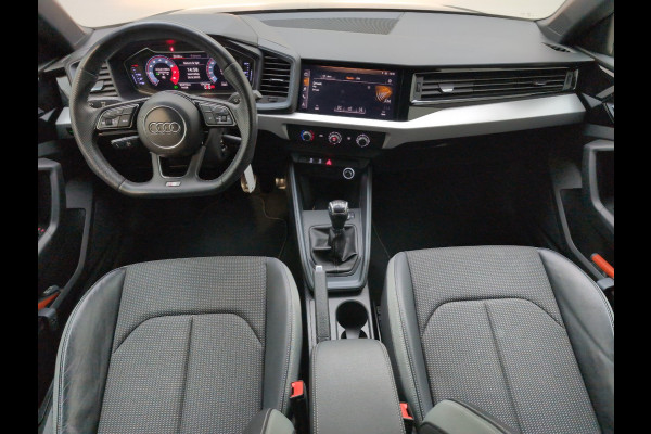 Audi A1 Sportback 30 TFSI Advanced epic S-Line / Navigatie / Parkeerhulp achter / 17'' / Sportstoelen / Getint glas / Cruise Control