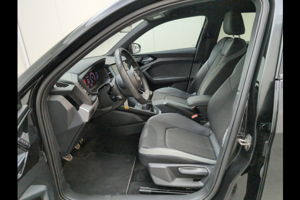 Audi A1 Sportback 30 TFSI Advanced epic S-Line / Navigatie / Parkeerhulp achter / 17'' / Sportstoelen / Getint glas / Cruise Control