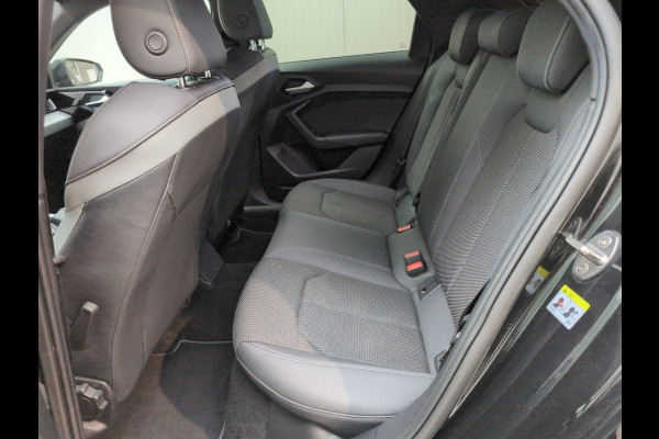 Audi A1 Sportback 30 TFSI Advanced epic S-Line / Navigatie / Parkeerhulp achter / 17'' / Sportstoelen / Getint glas / Cruise Control
