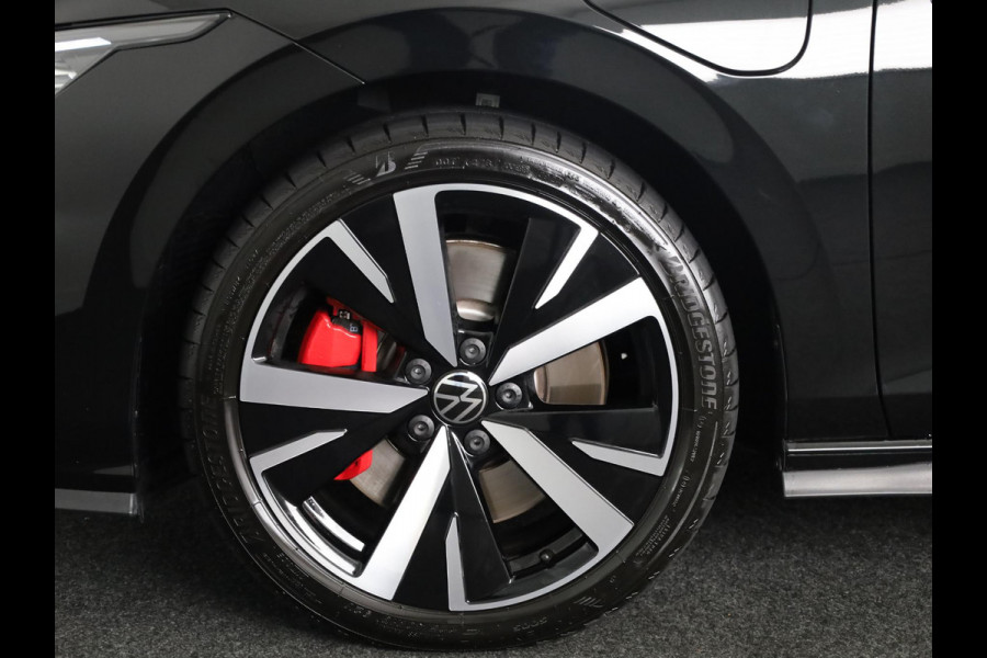 Volkswagen Golf 1.5 eHybrid GTE 272 pk Automaat (DSG) | Sportpakket | Panoramadak | Lederen bekleding | Elektr. trekhaak | Parkeersensoren | Blackstyle | Stoelverwarming |