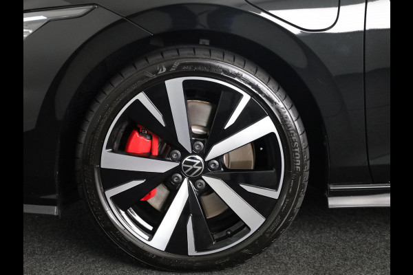 Volkswagen Golf 1.5 eHybrid GTE 272 pk Automaat (DSG) | Sportpakket | Panoramadak | Lederen bekleding | Elektr. trekhaak | Parkeersensoren | Blackstyle | Stoelverwarming |