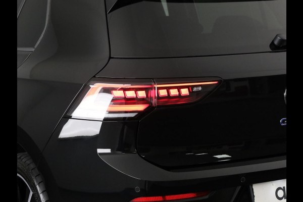 Volkswagen Golf 1.5 eHybrid GTE 272 pk Automaat (DSG) | Sportpakket | Panoramadak | Lederen bekleding | Elektr. trekhaak | Parkeersensoren | Blackstyle | Stoelverwarming |