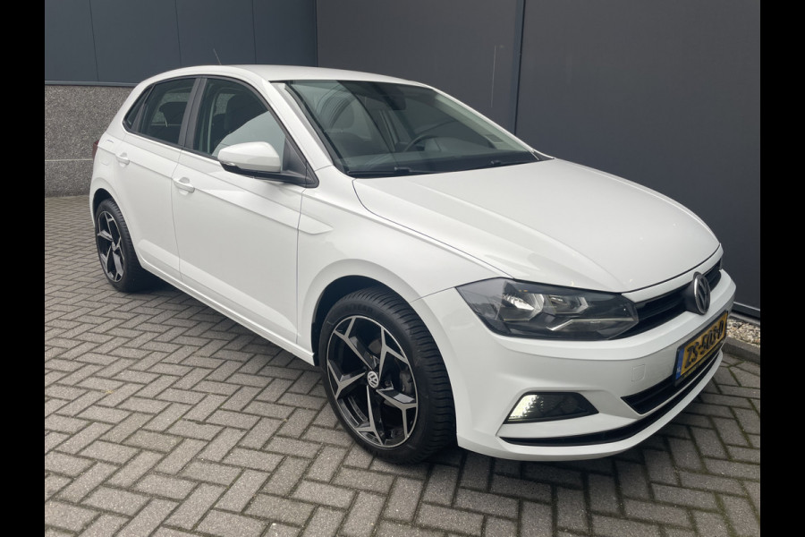 Volkswagen Polo 1.0 TSI Comfortline Business Airco - Cruise control - Bluetooth - Mistlampen voor  - Navigatie full map - Radio/ CD speler - Start/ stop systeem - Stuur multifunctioneel