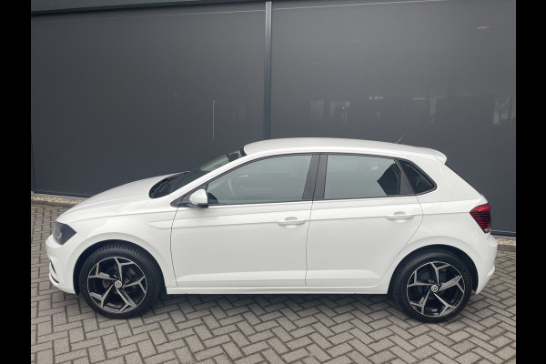 Volkswagen Polo 1.0 TSI Comfortline Business Airco - Cruise control - Bluetooth - Mistlampen voor  - Navigatie full map - Radio/ CD speler - Start/ stop systeem - Stuur multifunctioneel