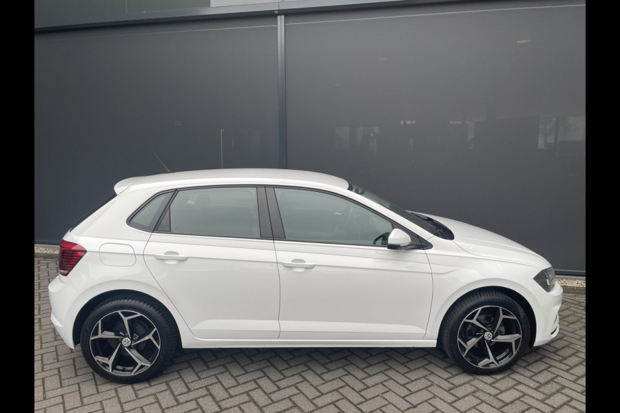 Volkswagen Polo 1.0 TSI Comfortline Business Airco - Cruise control - Bluetooth - Mistlampen voor  - Navigatie full map - Radio/ CD speler - Start/ stop systeem - Stuur multifunctioneel