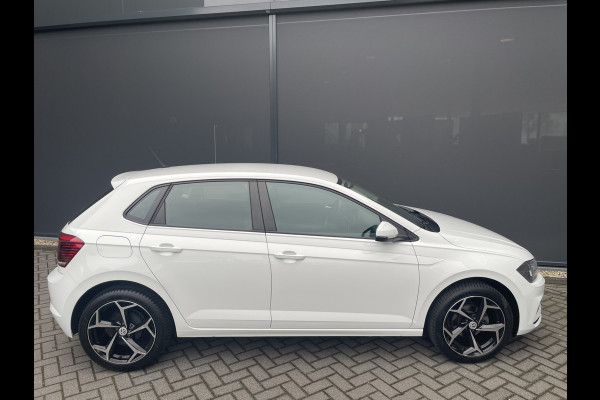 Volkswagen Polo 1.0 TSI Comfortline Business Airco - Cruise control - Bluetooth - Mistlampen voor  - Navigatie full map - Radio/ CD speler - Start/ stop systeem - Stuur multifunctioneel