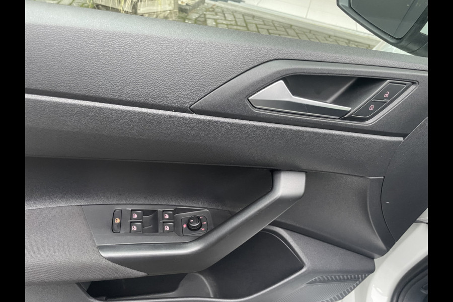 Volkswagen Polo 1.0 TSI Comfortline Business Airco - Cruise control - Bluetooth - Mistlampen voor  - Navigatie full map - Radio/ CD speler - Start/ stop systeem - Stuur multifunctioneel