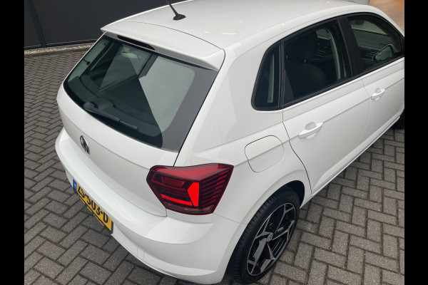 Volkswagen Polo 1.0 TSI Comfortline Business Airco - Cruise control - Bluetooth - Mistlampen voor  - Navigatie full map - Radio/ CD speler - Start/ stop systeem - Stuur multifunctioneel