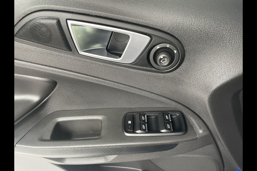 Ford EcoSport 1.5 Ti-VCT Titanium Achteruitrijcamera - Airco - Parkeersensoren achter - Keyless entry - Navigatie full map - dakrails - Mistlampen voor - Licht metalen velgen 16 inch - stuur leder