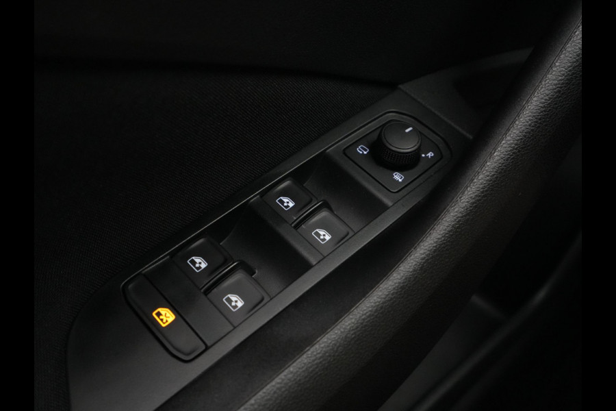 Škoda Kamiq 1.5 TSI ACT 150pk DSG Sport Panorama Navigatie Camera Stoelverwarming Carplay 241