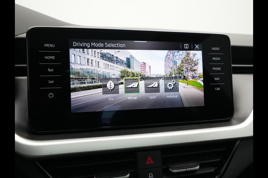 Škoda Kamiq 1.5 TSI ACT 150pk DSG Sport Panorama Navigatie Camera Stoelverwarming Carplay 241