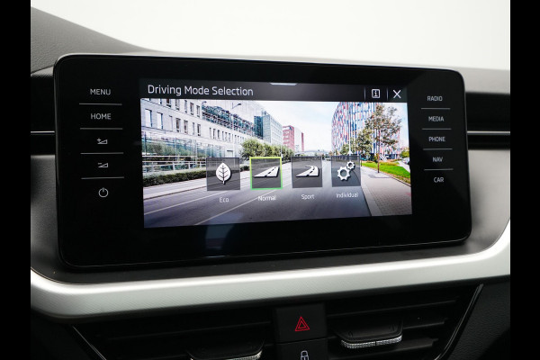 Škoda Kamiq 1.5 TSI ACT 150pk DSG Sport Panorama Navigatie Camera Stoelverwarming Carplay 241
