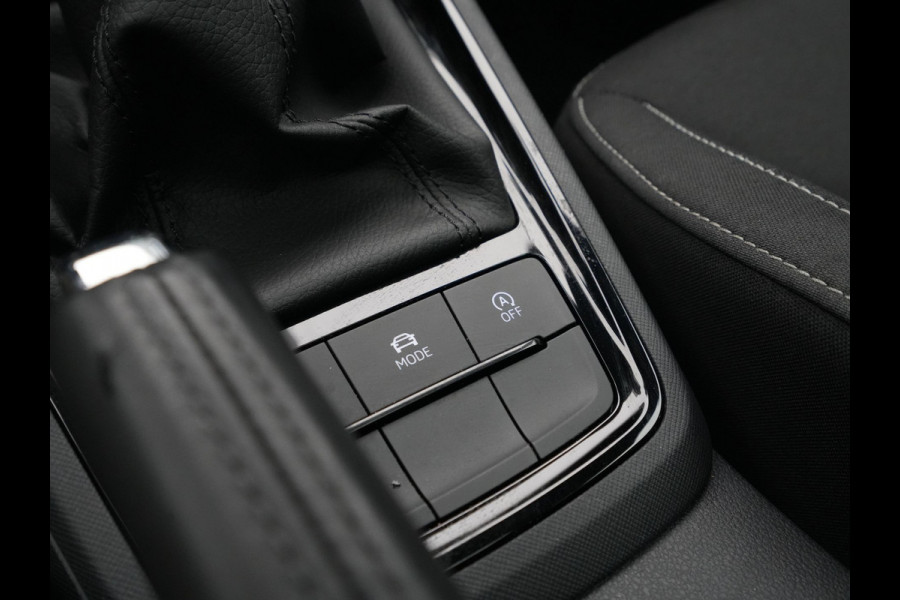 Škoda Kamiq 1.5 TSI ACT 150pk DSG Sport Panorama Navigatie Camera Stoelverwarming Carplay 241