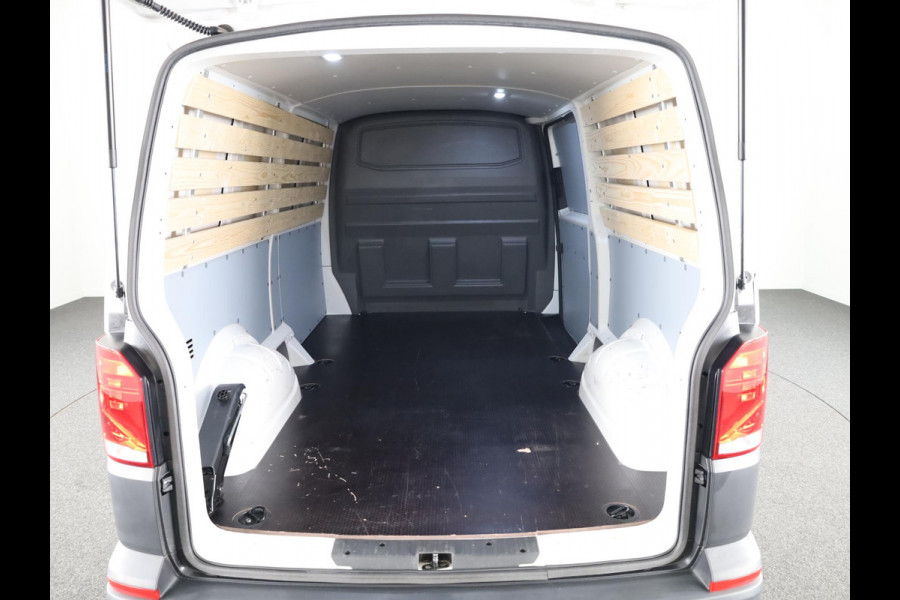 Volkswagen Transporter 2.0 TDI L2H3 28 110 PK | Verlengde garantie | Navigatie via app | Trekhaak | Parkeersensoren | Cruise control |