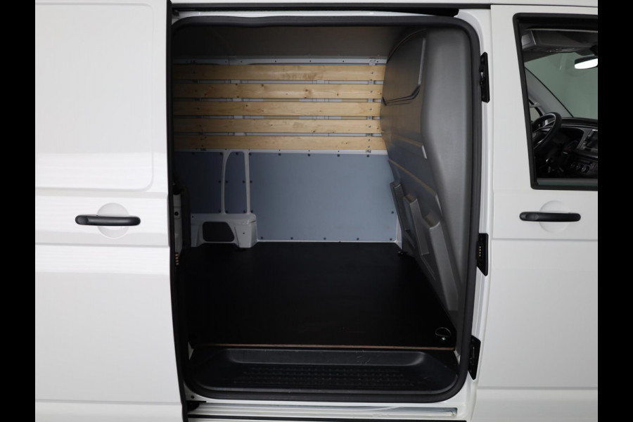 Volkswagen Transporter 2.0 TDI L2H3 28 110 PK | Verlengde garantie | Navigatie via app | Trekhaak | Parkeersensoren | Cruise control |