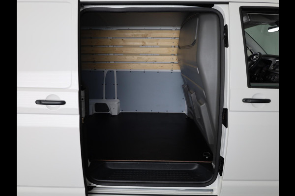 Volkswagen Transporter 2.0 TDI L2H3 28 110 PK | Verlengde garantie | Navigatie via app | Trekhaak | Parkeersensoren | Cruise control |