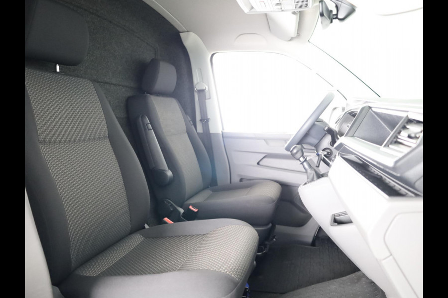 Volkswagen Transporter 2.0 TDI L2H3 28 110 PK | Verlengde garantie | Navigatie via app | Trekhaak | Parkeersensoren | Cruise control |