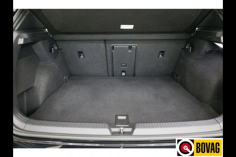 Volkswagen Golf 1.4 eHybrid GTE 245 PK | App. connect | Navigatie | Travel assist | Stoel & stuurverw | IQ Led, Sfeerverlichting