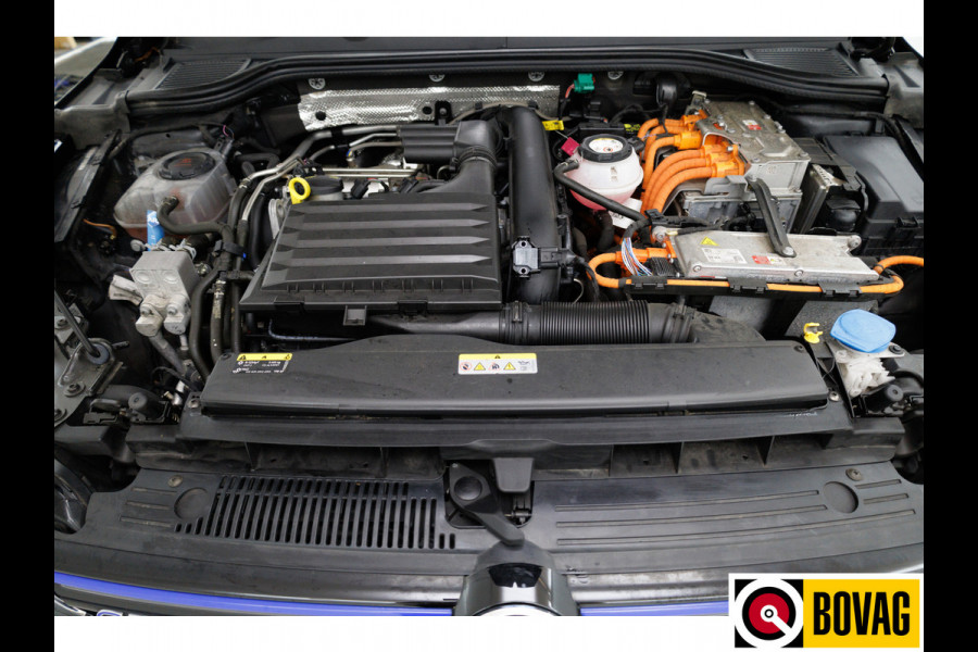 Volkswagen Golf 1.4 eHybrid GTE 245 PK | App. connect | Navigatie | Travel assist | Stoel & stuurverw | IQ Led, Sfeerverlichting