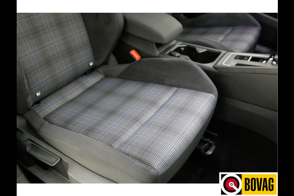 Volkswagen Golf 1.4 eHybrid GTE 245 PK | App. connect | Navigatie | Travel assist | Stoel & stuurverw | IQ Led, Sfeerverlichting