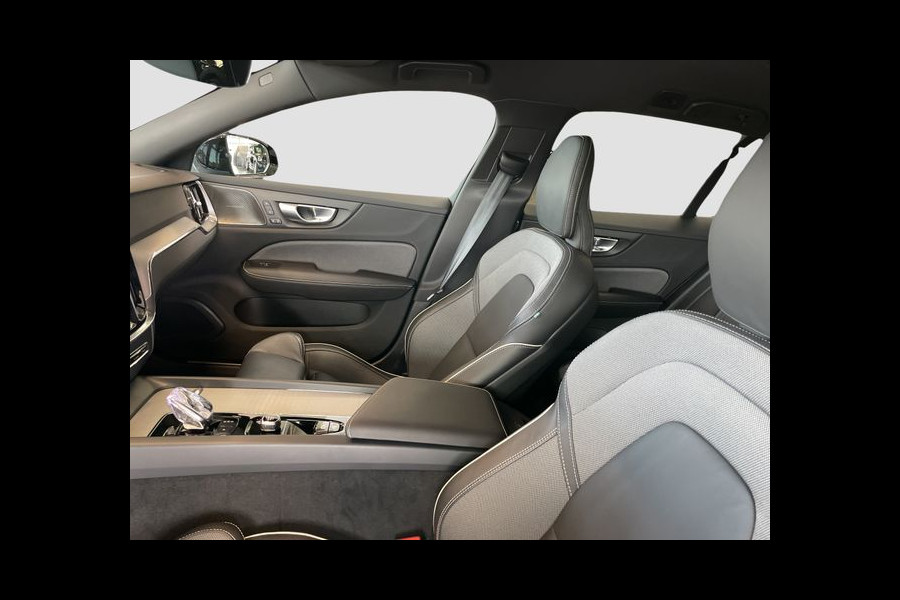 Volvo V60 2.0 B4 Plus Dark, HARMAN/KARDON, LEDER, Elektrische stoelen met geheugen . Een proefrit levert het bewijs. Neem contact op en we maken een afspraak!