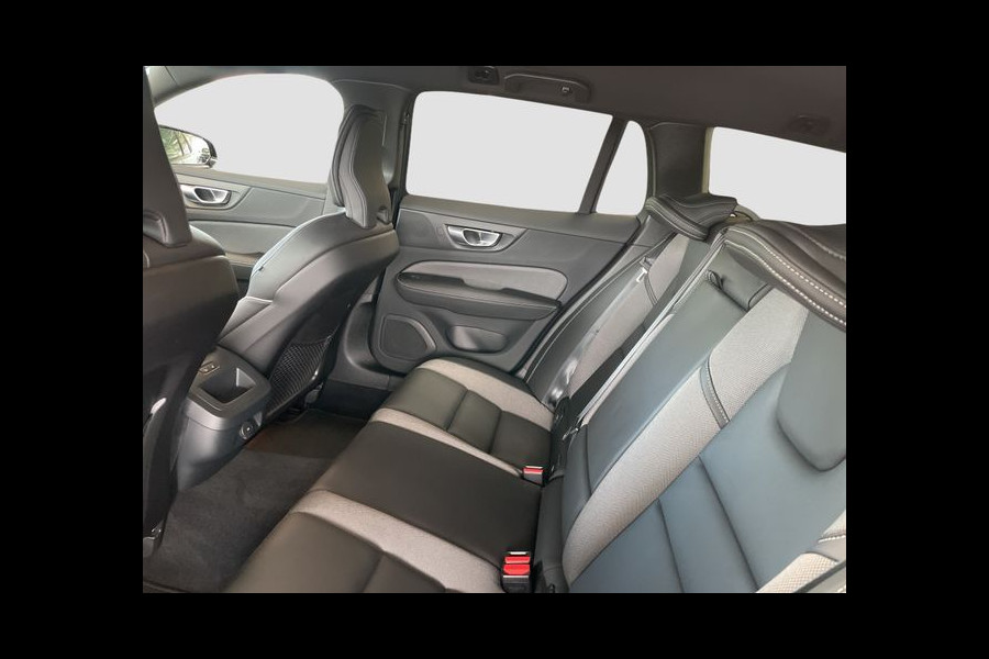 Volvo V60 2.0 B4 Plus Dark, HARMAN/KARDON, LEDER, Elektrische stoelen met geheugen . Een proefrit levert het bewijs. Neem contact op en we maken een afspraak!