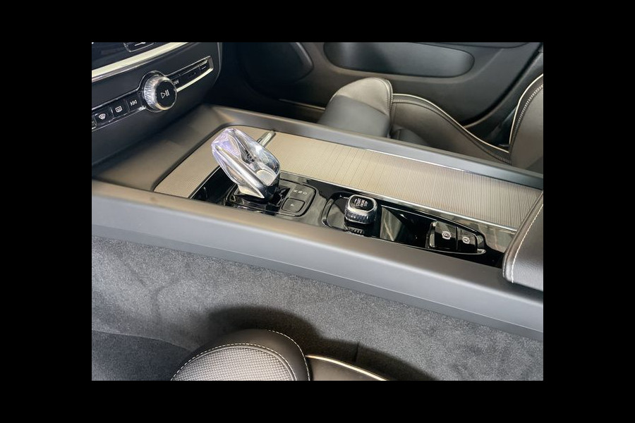 Volvo V60 2.0 B4 Plus Dark, HARMAN/KARDON, LEDER, Elektrische stoelen met geheugen . Een proefrit levert het bewijs. Neem contact op en we maken een afspraak!