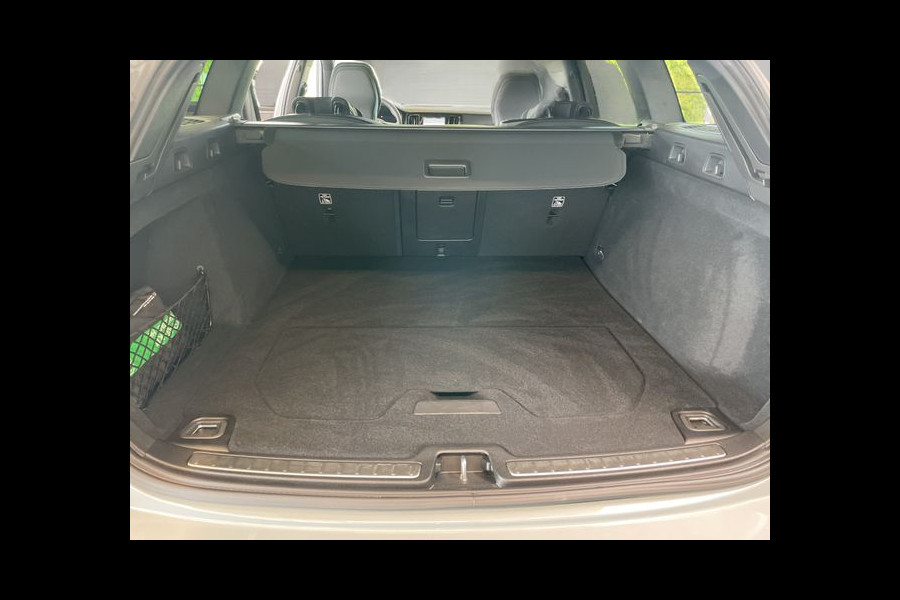 Volvo V60 2.0 B4 Plus Dark, HARMAN/KARDON, LEDER, Elektrische stoelen met geheugen . Een proefrit levert het bewijs. Neem contact op en we maken een afspraak!