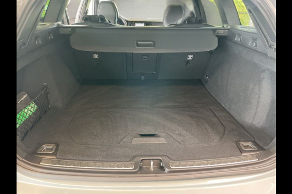 Volvo V60 2.0 B4 Plus Dark, HARMAN/KARDON, LEDER, Elektrische stoelen met geheugen . Een proefrit levert het bewijs. Neem contact op en we maken een afspraak!