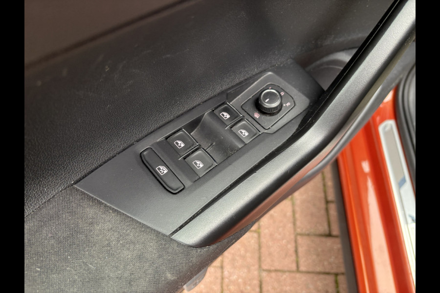 Volkswagen Polo 1.0 TSI Highline Business R-Line 5-drs. SCHUIFDAK/LED/NAVI/CARPLAY/PDC/ADAPT.CRUISE