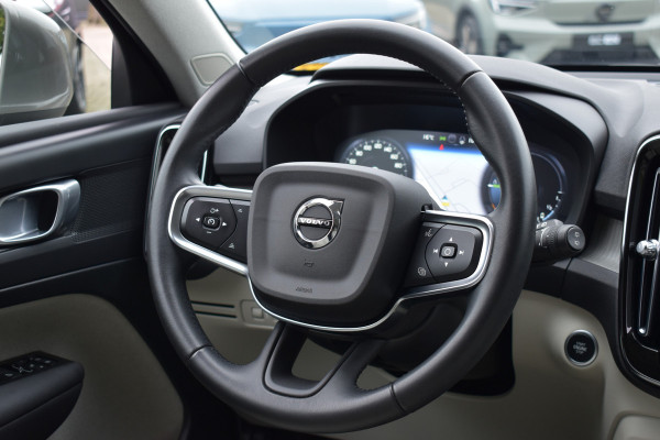 Volvo XC40 T5 262PK Plug-in Hybrid Inscription | Trekhaak | 1e eigenaar | BLIS | ACC | Leer | Camera | 19"LMV | Stoelverwarming