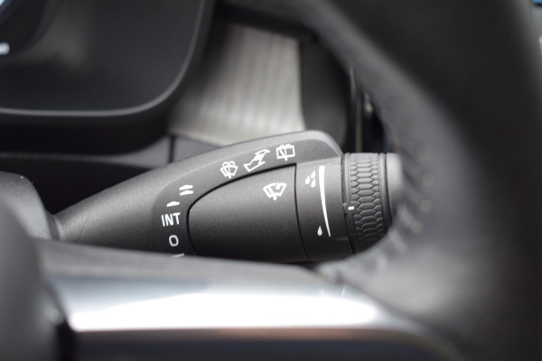 Volvo XC40 T5 262PK Plug-in Hybrid Inscription | Trekhaak | 1e eigenaar | BLIS | ACC | Leer | Camera | 19"LMV | Stoelverwarming