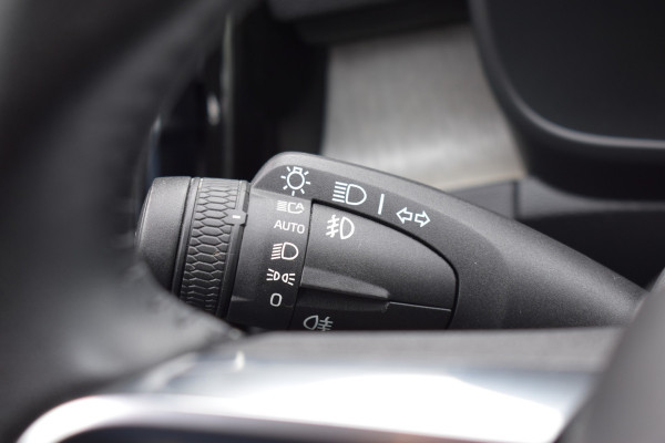 Volvo XC40 T5 262PK Plug-in Hybrid Inscription | Trekhaak | 1e eigenaar | BLIS | ACC | Leer | Camera | 19"LMV | Stoelverwarming
