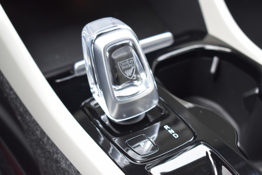 Volvo XC40 T5 262PK Plug-in Hybrid Inscription | Trekhaak | 1e eigenaar | BLIS | ACC | Leer | Camera | 19"LMV | Stoelverwarming