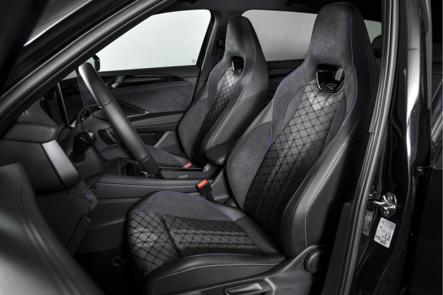 Volkswagen Tayron 1.5 eHybrid 272 PK R-Line Edition | Black Style Pakket | S/K-Panodak | Elek. Trekhaak | IQ. Light | Dig. Cockpit | Adapt. Cruise | Stoel-+Stuurverw. | 360 Camera | NAV+App. Connect | ECC | Elek. Klep | LM 20" | 0080