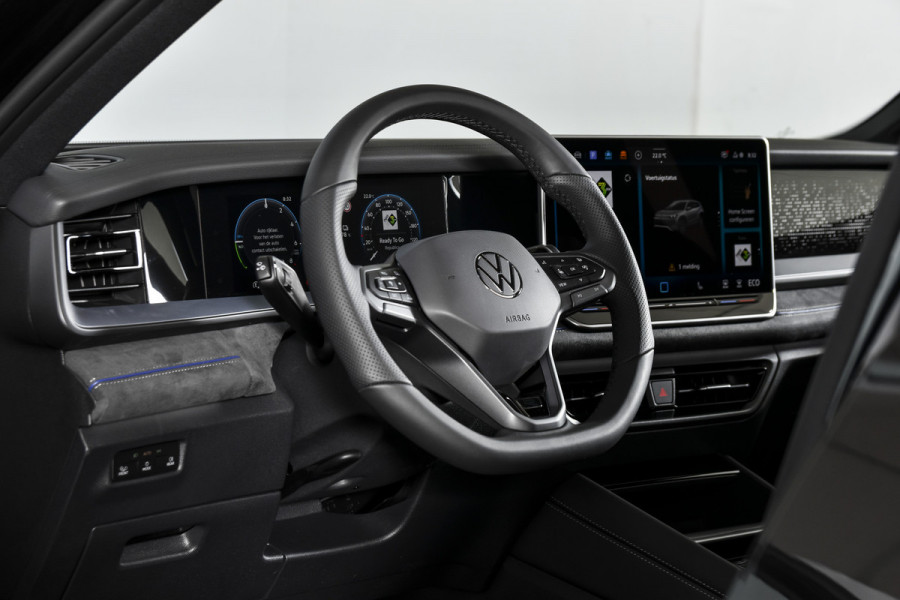 Volkswagen Tayron 1.5 eHybrid 272 PK R-Line Edition | Black Style Pakket | S/K-Panodak | Elek. Trekhaak | IQ. Light | Dig. Cockpit | Adapt. Cruise | Stoel-+Stuurverw. | 360 Camera | NAV+App. Connect | ECC | Elek. Klep | LM 20" | 0080