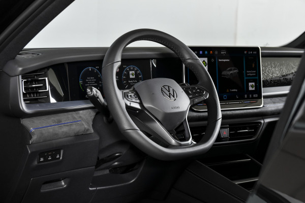 Volkswagen Tayron 1.5 eHybrid 272 PK R-Line Edition | Black Style Pakket | S/K-Panodak | Elek. Trekhaak | IQ. Light | Dig. Cockpit | Adapt. Cruise | Stoel-+Stuurverw. | 360 Camera | NAV+App. Connect | ECC | Elek. Klep | LM 20" | 0080