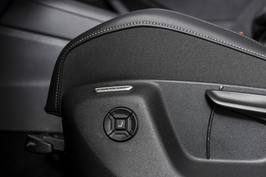 Volkswagen Tayron 1.5 eHybrid 272 PK R-Line Edition | Black Style Pakket | S/K-Panodak | Elek. Trekhaak | IQ. Light | Dig. Cockpit | Adapt. Cruise | Stoel-+Stuurverw. | 360 Camera | NAV+App. Connect | ECC | Elek. Klep | LM 20" | 0080