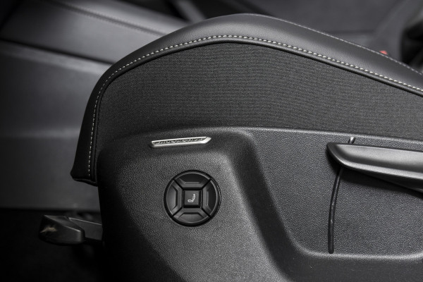 Volkswagen Tayron 1.5 eHybrid 272 PK R-Line Edition | Black Style Pakket | S/K-Panodak | Elek. Trekhaak | IQ. Light | Dig. Cockpit | Adapt. Cruise | Stoel-+Stuurverw. | 360 Camera | NAV+App. Connect | ECC | Elek. Klep | LM 20" | 0080