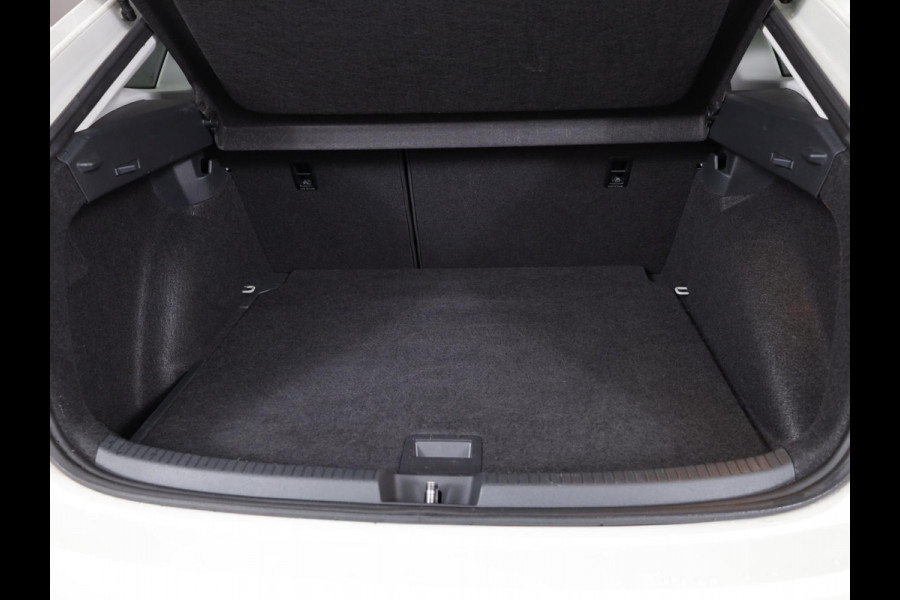 Volkswagen Taigo 1.0 TSI Style 110 pk Automaat (DSG) | Verlengde garantie | Navigatie | Parkeersensoren | Achteruitrijcamera | Adaptieve cruise control | Stoelverwarming |