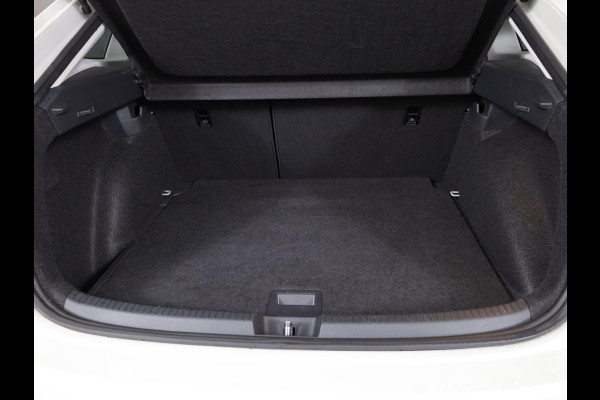 Volkswagen Taigo 1.0 TSI Style 110 pk Automaat (DSG) | Verlengde garantie | Navigatie | Parkeersensoren | Achteruitrijcamera | Adaptieve cruise control | Stoelverwarming |