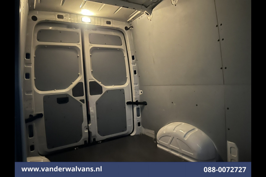 Volkswagen Crafter 2.0 TDI 140pk L3H3 L2H2 Euro6 Airco | 3000kg Trekhaak | Navigatie | Apple Carplay Android Auto, Cruisecontrol, Parkeersensoren, Bijrijdersbank
