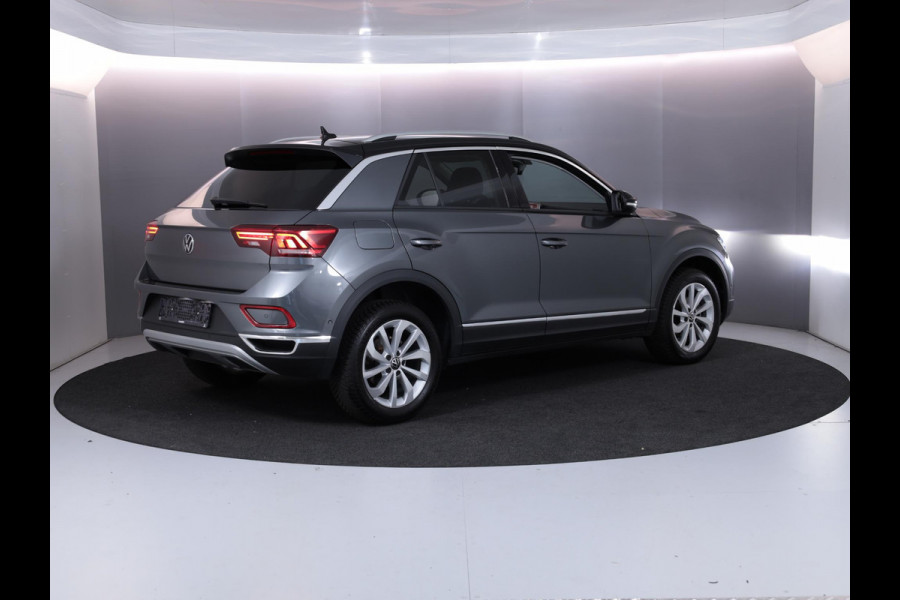 Volkswagen T-Roc 1.5 TSI Style 150 PK DSG | Trekhaak afneembaar | Navigatie | Stoel verwarming en massage | Alcantara |